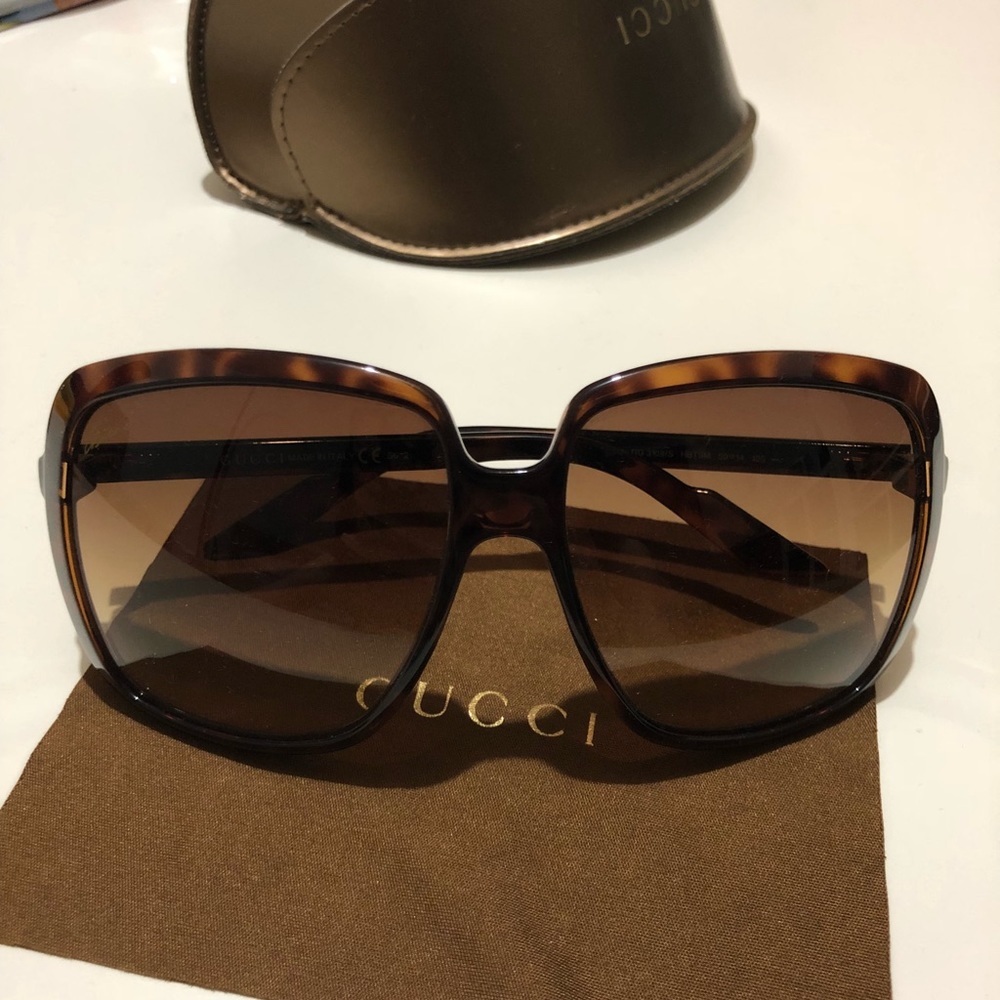 Gucci oversized sunglasses